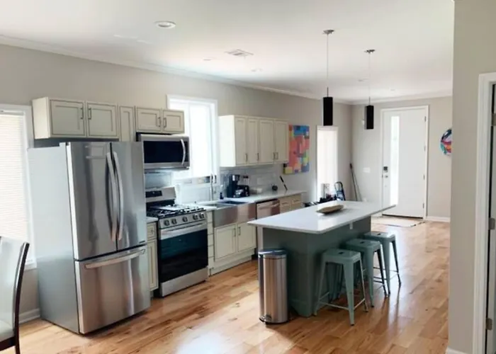 Atlanta Unit 1 Room 1 - Peaceful Private Master Bedroom With Private Balcony